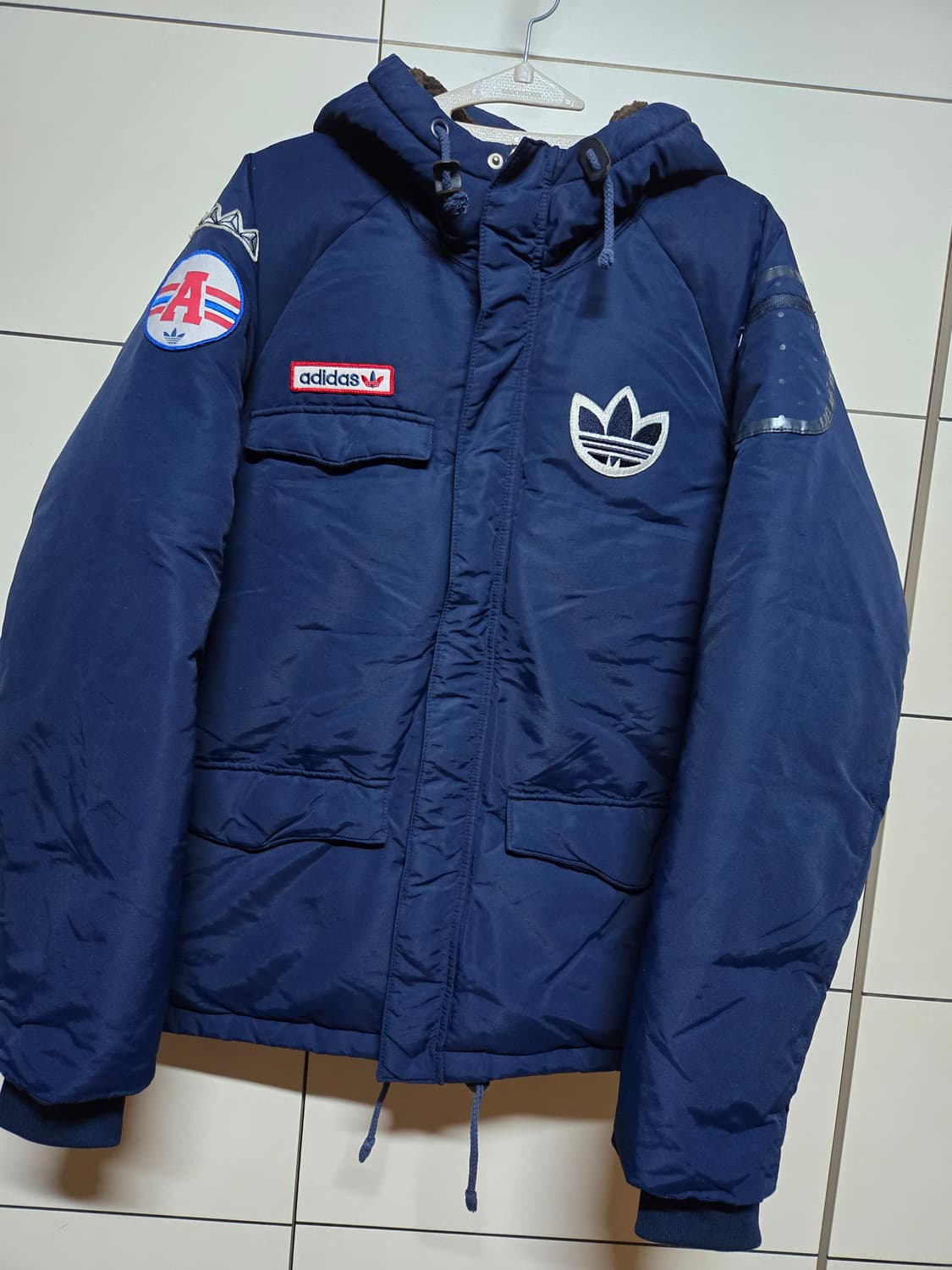 아디다스 덕다운 패치 네이비 패딩 상품이미지1