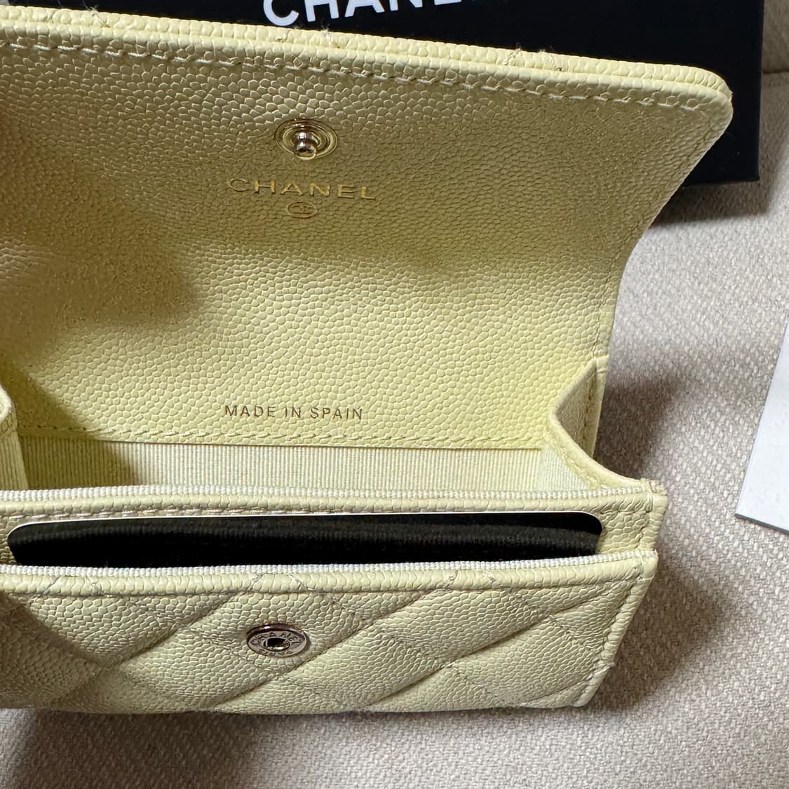 샤넬 캐비어 똑딱이 카드지갑 파스텔옐로우 새제품 상품이미지5