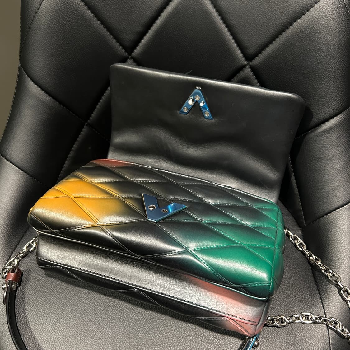 루이비통 GO-14 멀티컬러 퀼팅백 상품이미지7