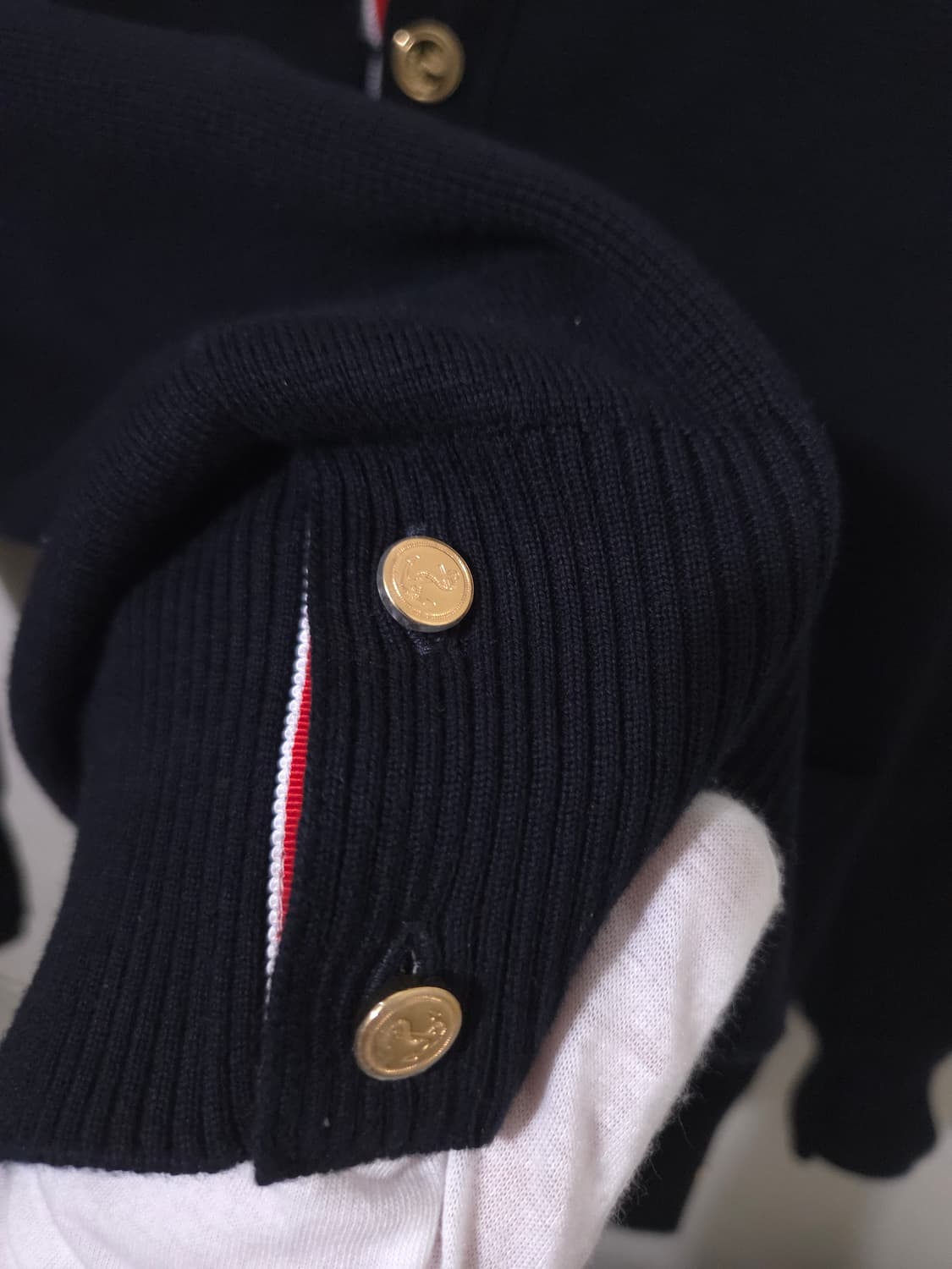 [새상품급, 3] 톰브라운 밀라노스티치 금장 가디건 상품이미지8