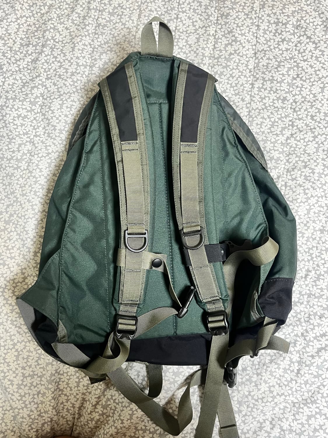 디스이즈네버댓 그레고리 콜라보 백팩입니다.  상품이미지2