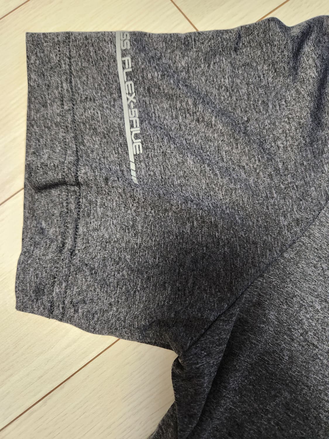 새상품)케이스위스 Q-XDRY 기능성 반팔티 사이즈L

오염 하자없이 깨 상품이미지4