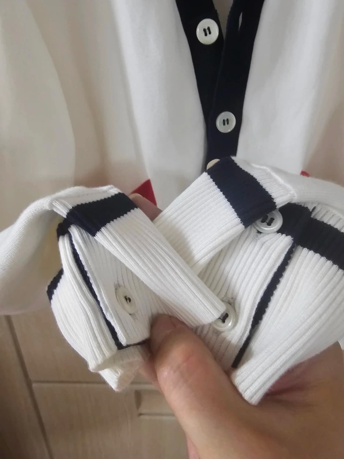 톰브라운 23fw 콘트라스트 v넥 가디건(100/백화점정품) 상품이미지6