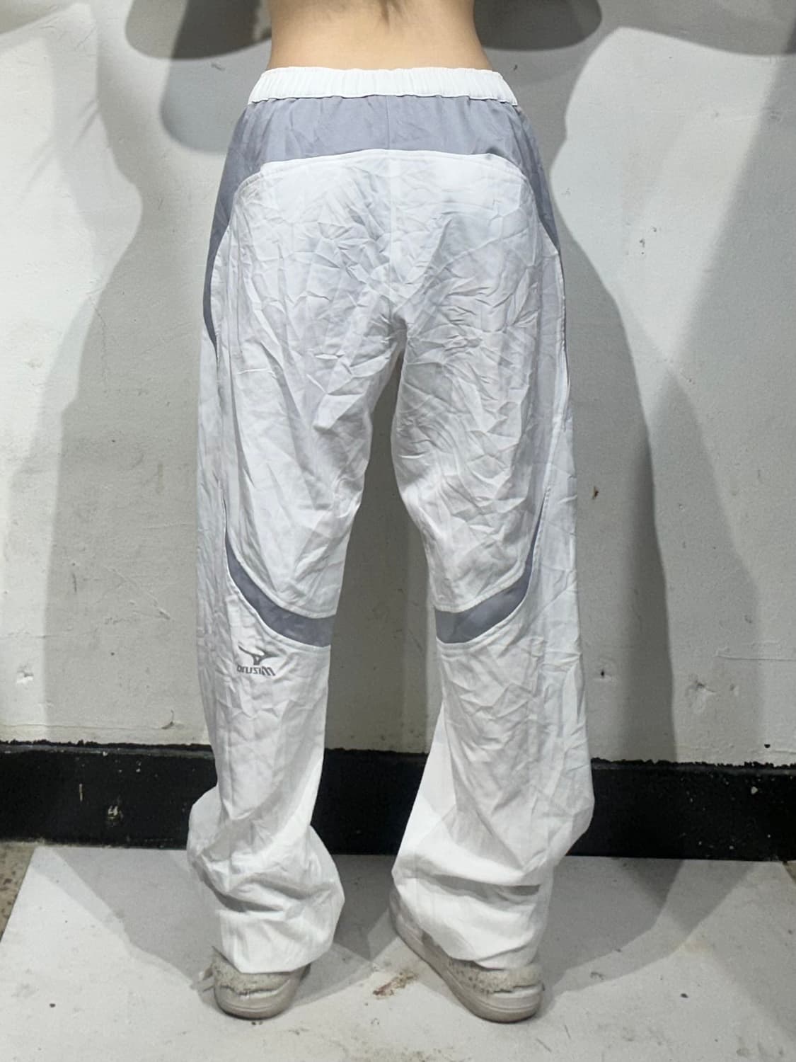 미즈노 화이트 그레이 로고 와이드 팬츠 XL 상품이미지3