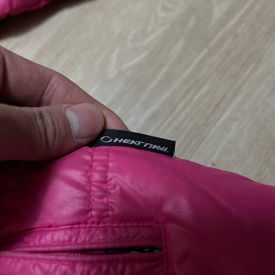 데상트 여성 덕다운 스탠드넥 경량 패딩 점퍼 [핑크] S/85 상품이미지5