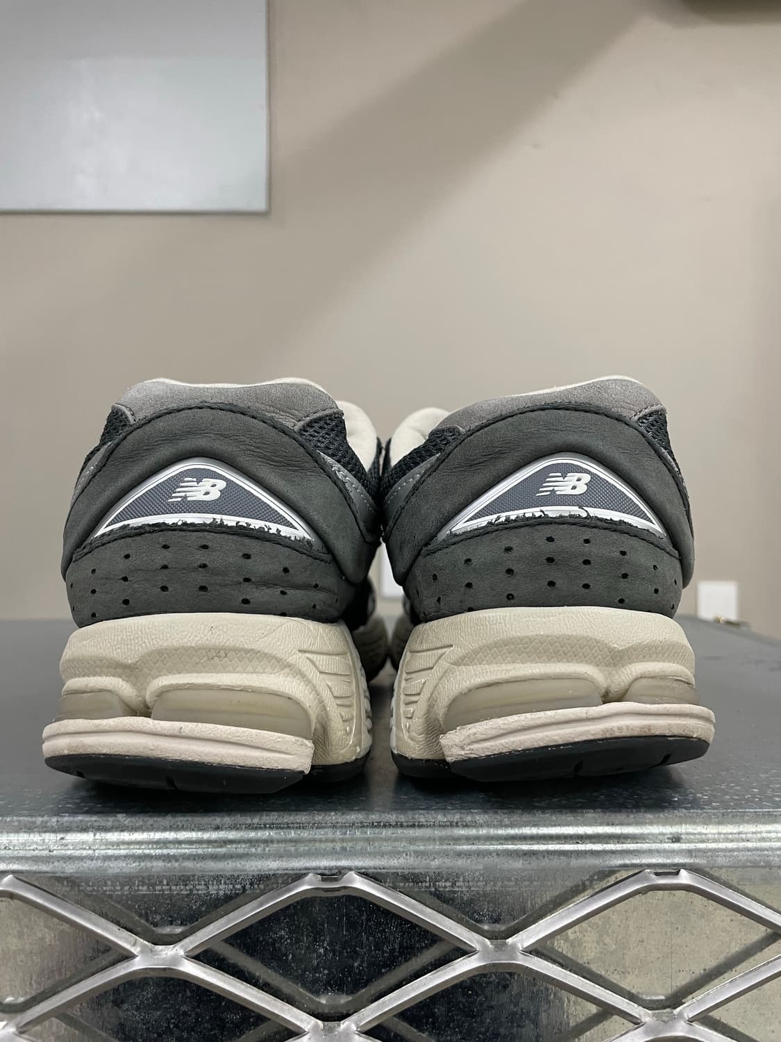 뉴발란스 2002r 빈티지 블랙 275 (gr-4115) 상품이미지3