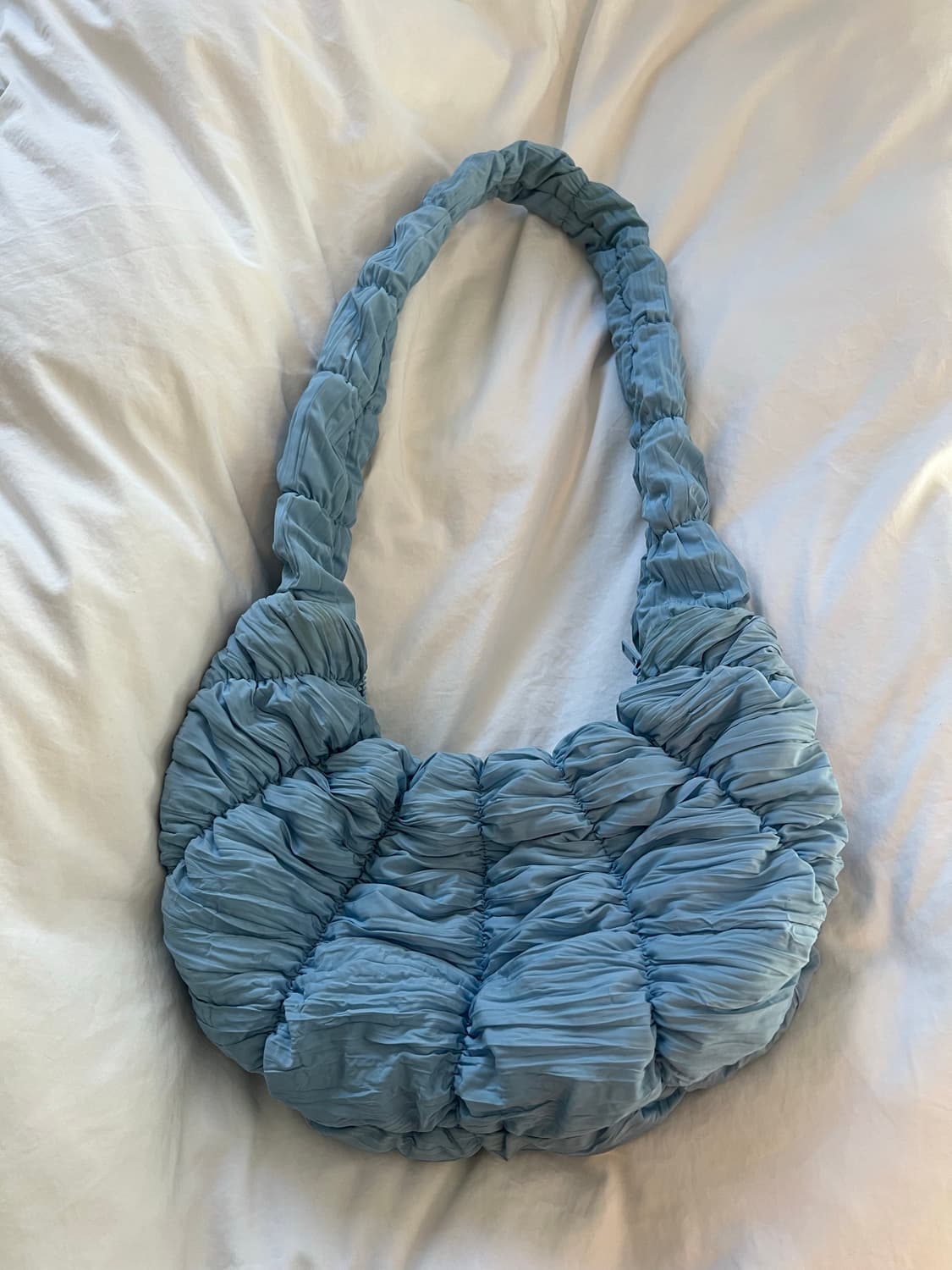 Cos 리플 바디백 라이트블루 상품이미지2