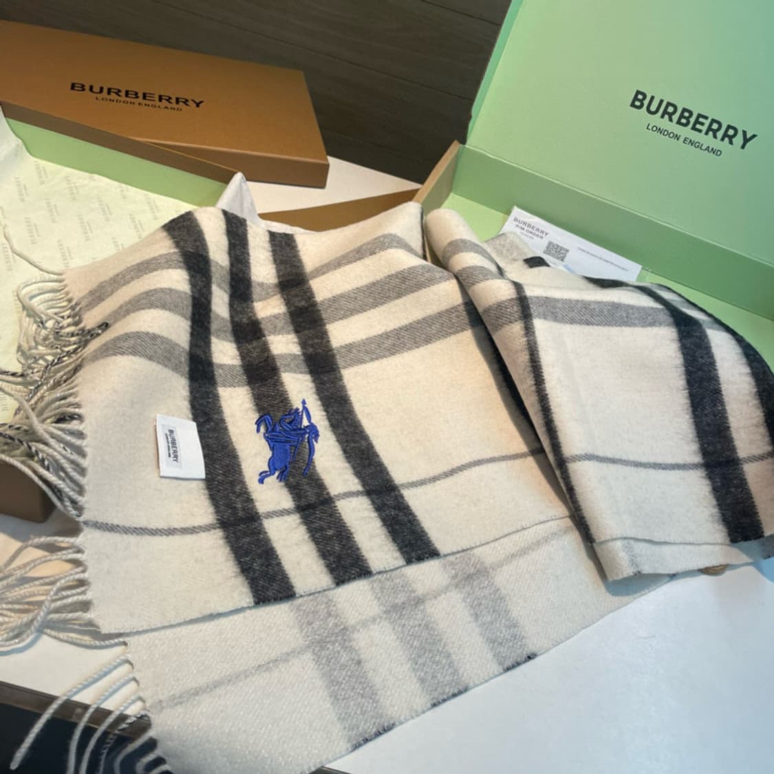 버버리숙녀 리버서블 스카프
 상품이미지4