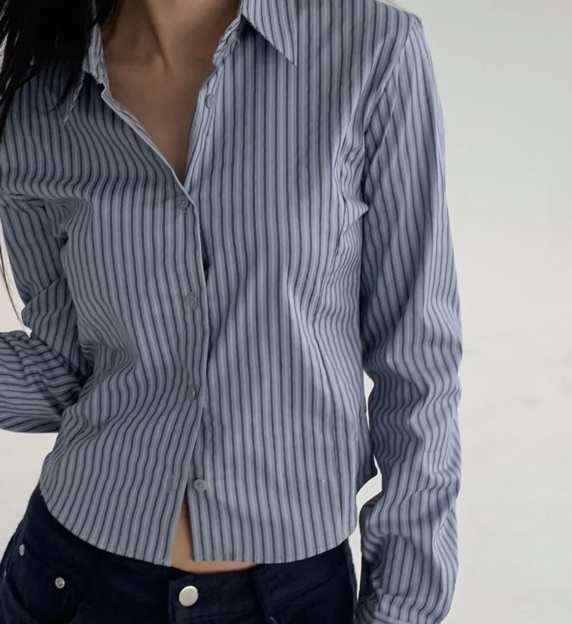 스트라이프 라인 세미크롭 슬림핏 긴팔 셔츠 그레이 상품이미지1