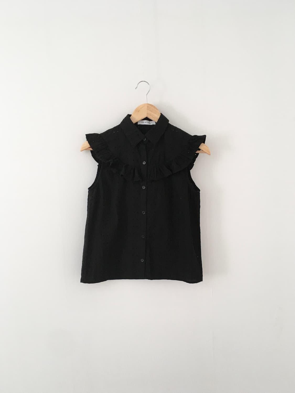 punching sleeveless blouse 상품이미지1