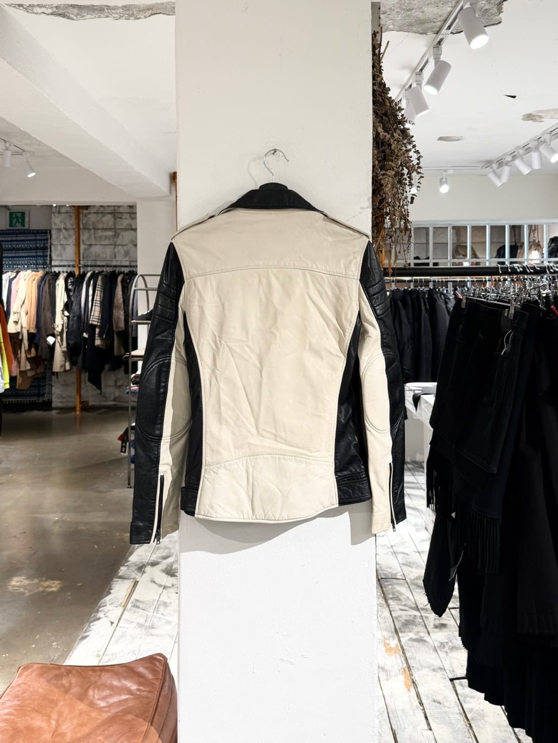 비엘케이 디엔엠 블랙 화이트 투톤 레더 바이커 자켓 상품이미지7