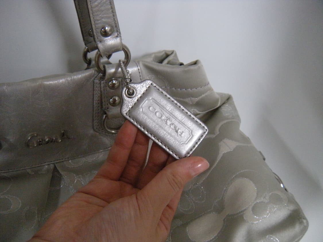 코치 애슐리 시그니처 메탈릭 숄더백 상품이미지9