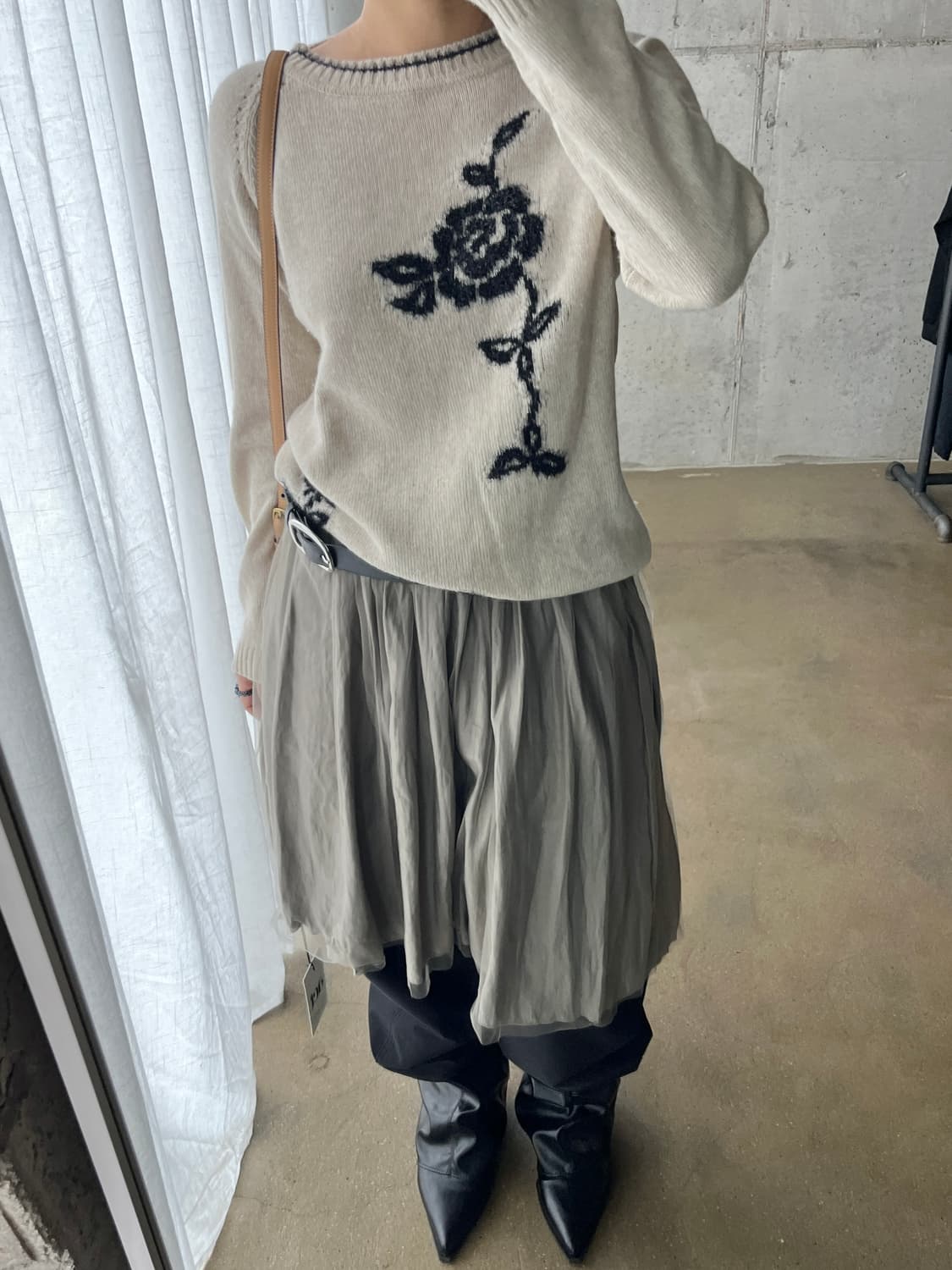 Mou 이탈리안 로즈 스웨터 오트밀 상품이미지4