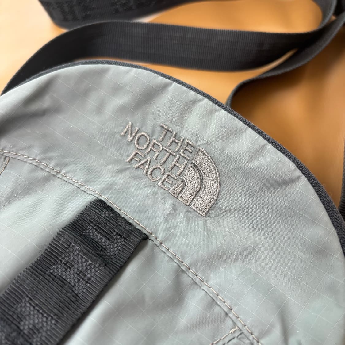 나나미카 노스페이스 퍼플라벨 샤코슈 크로스백 가방 그레이 상품이미지2