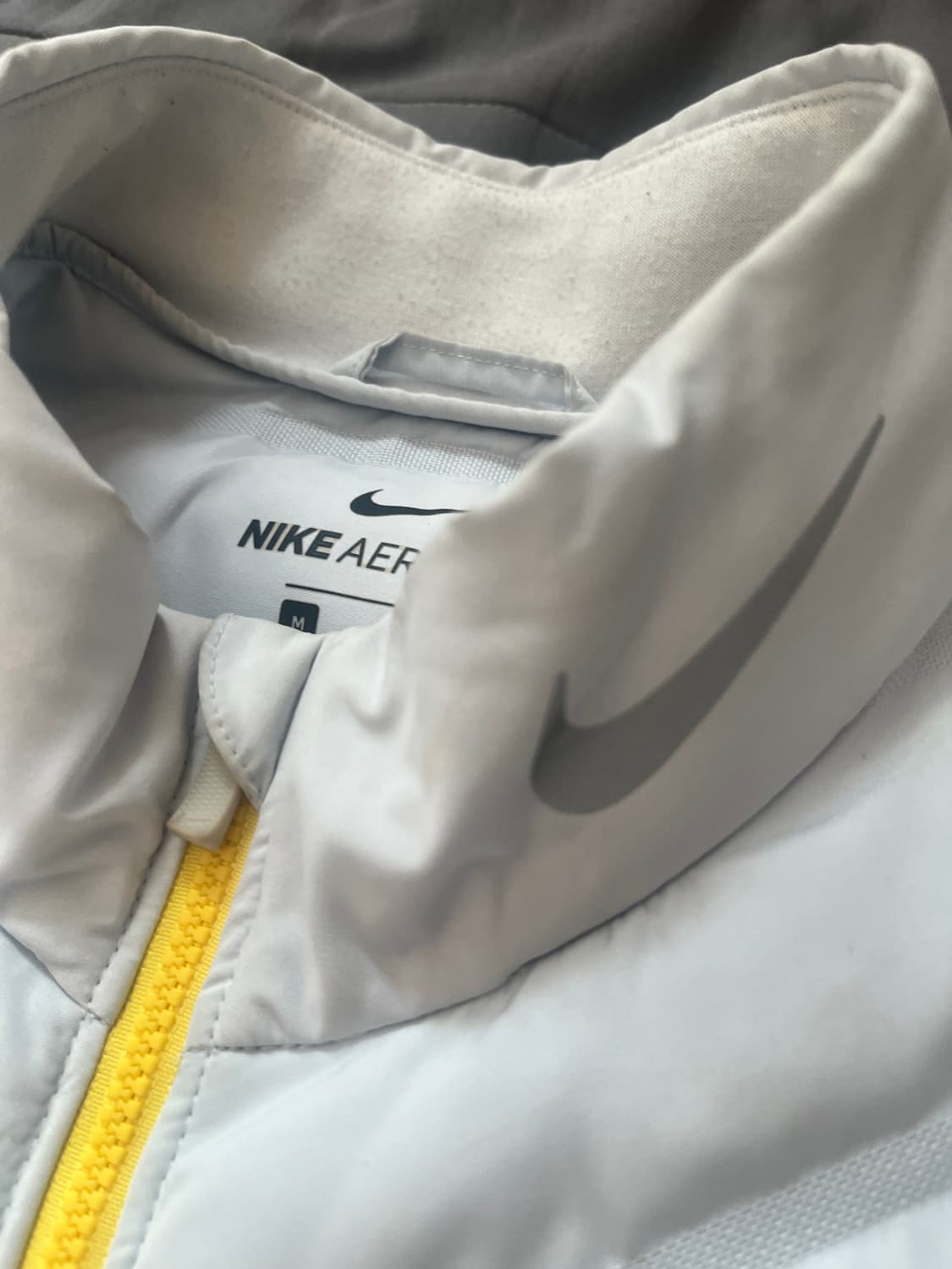 나이키 에어로로프트 조끼 M 상품이미지2