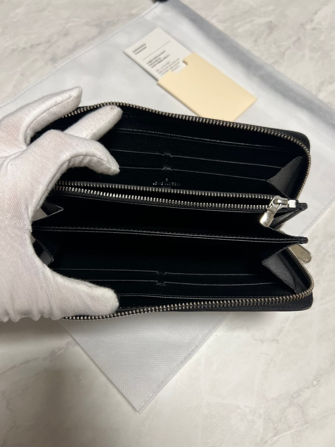 루이비통 에삐 레더 지퍼 장지갑 상품이미지3