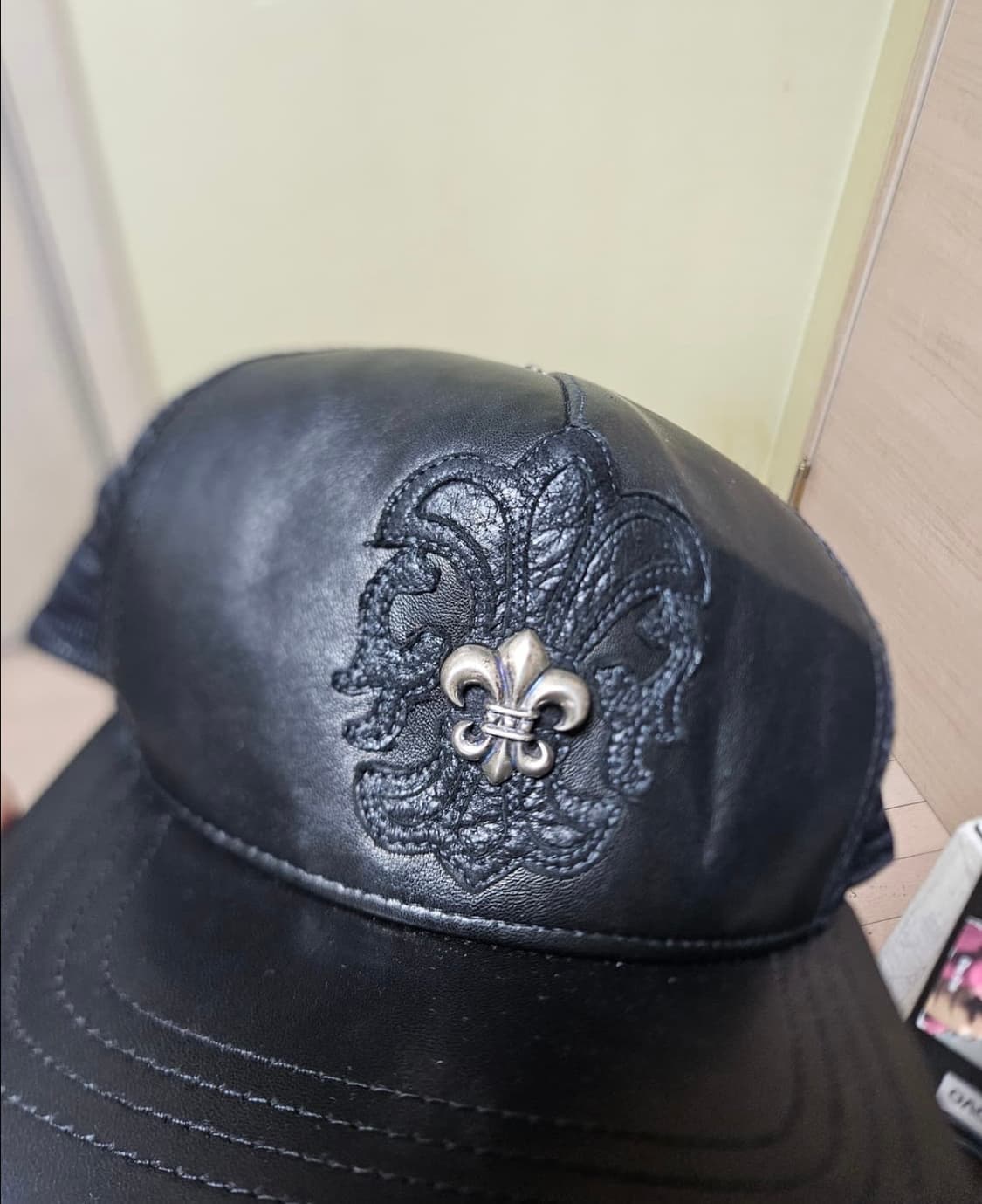 크롬하츠 플레어 참 레더 트러커 햇 상품이미지2