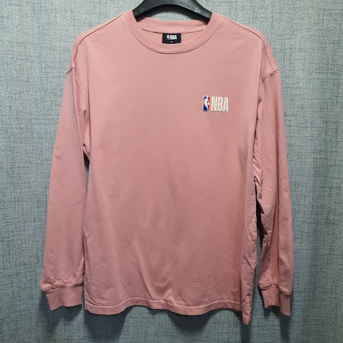 NBA 핑크색 로고 맨투맨  상품이미지1
