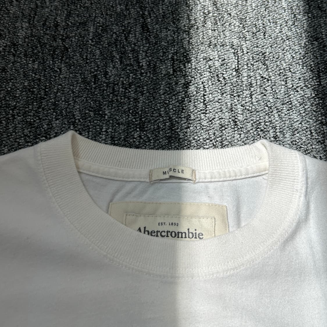 아베크롬비 테이프 프린팅 반팔티셔츠 상품이미지4