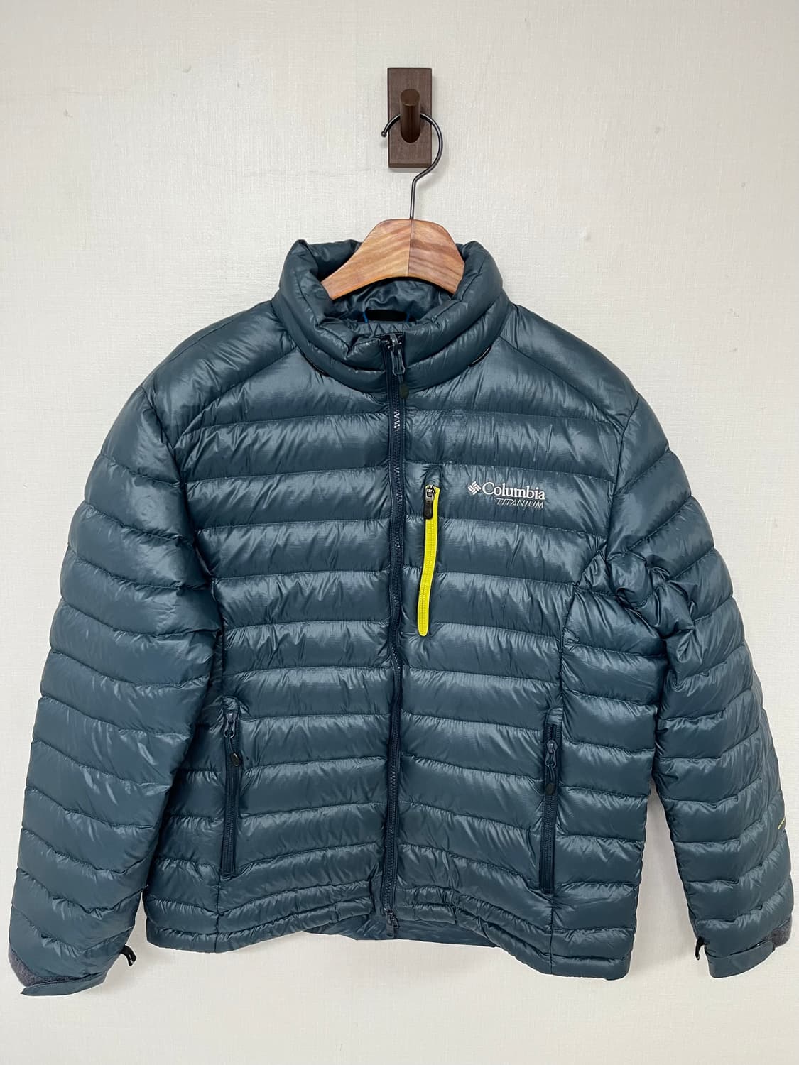 [L] 콜롬비아 구스다운 경량패딩 상품이미지1