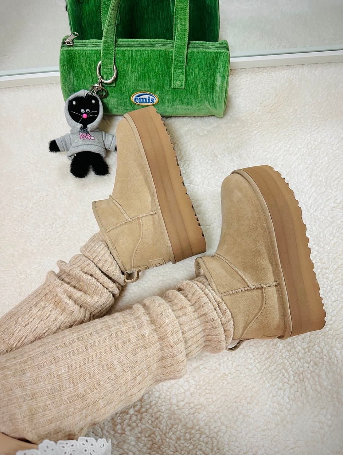 어그 UGG 클래식 울트라 미니 플랫폼 샌드 컬러 7 상품이미지1