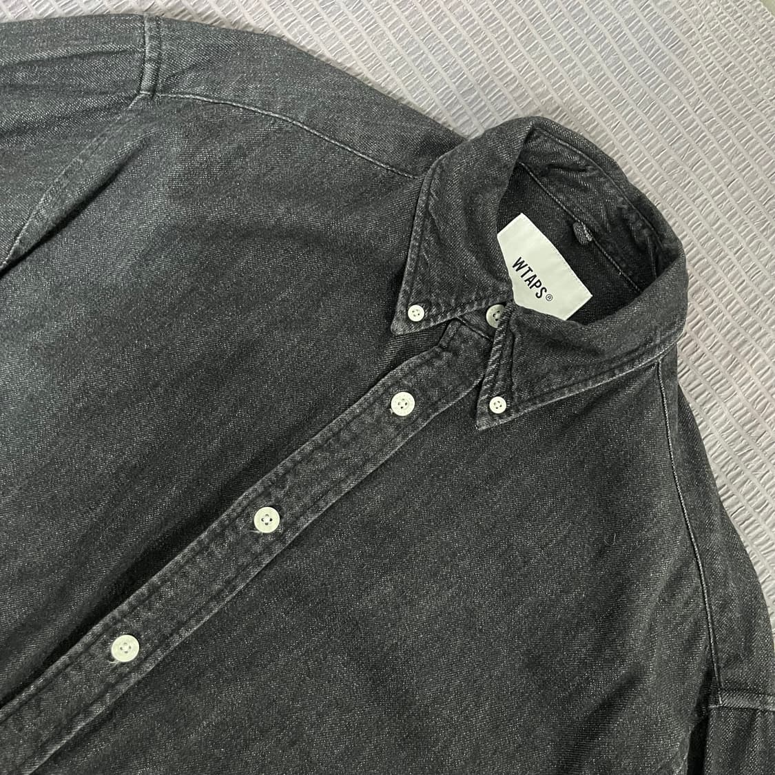 더블탭스 23FW BD 04 데님 셔츠 블랙 01 상품이미지4