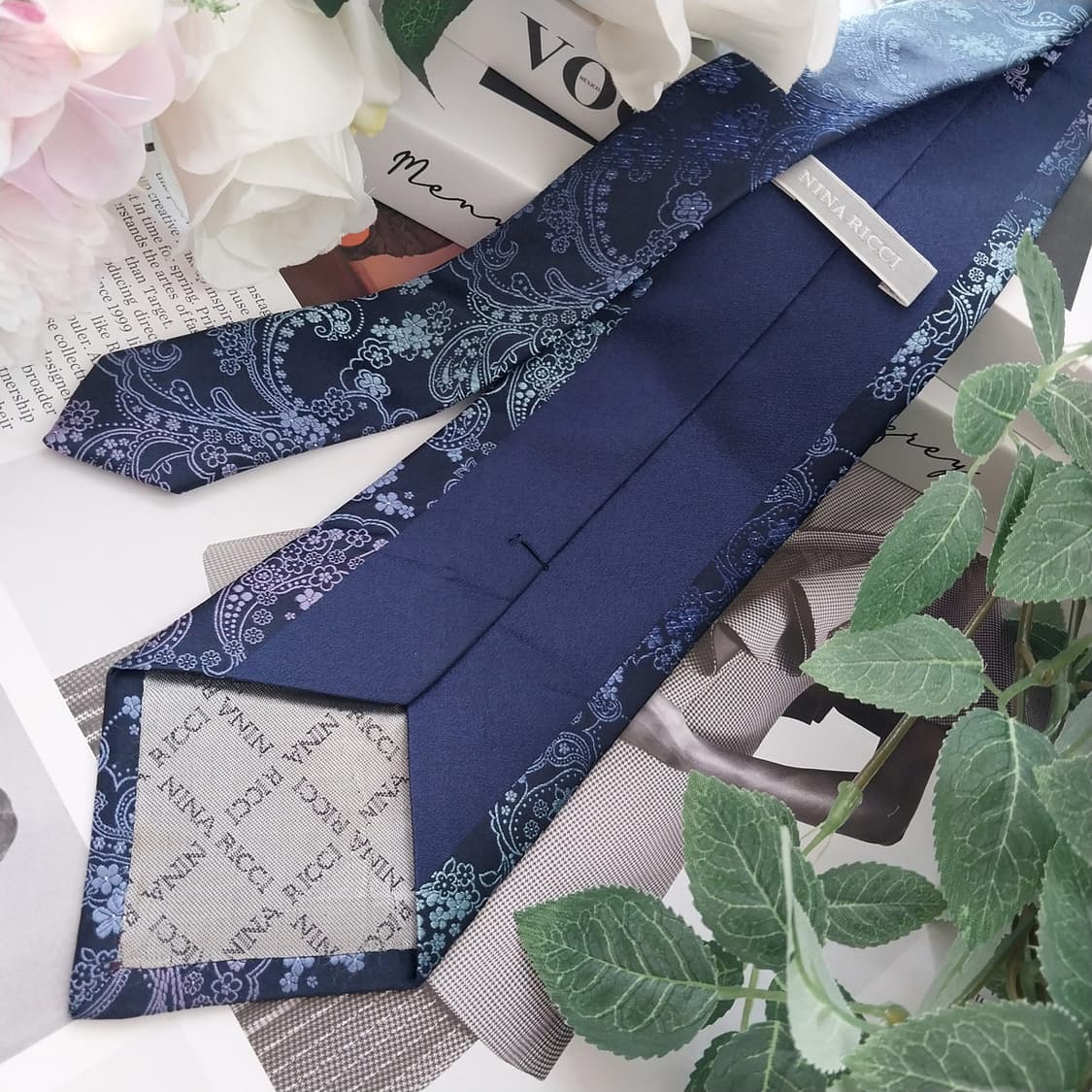 니나리치 실크 네이비 플라워 패턴 넥타이 9cm A등급 K1125
 상품이미지5