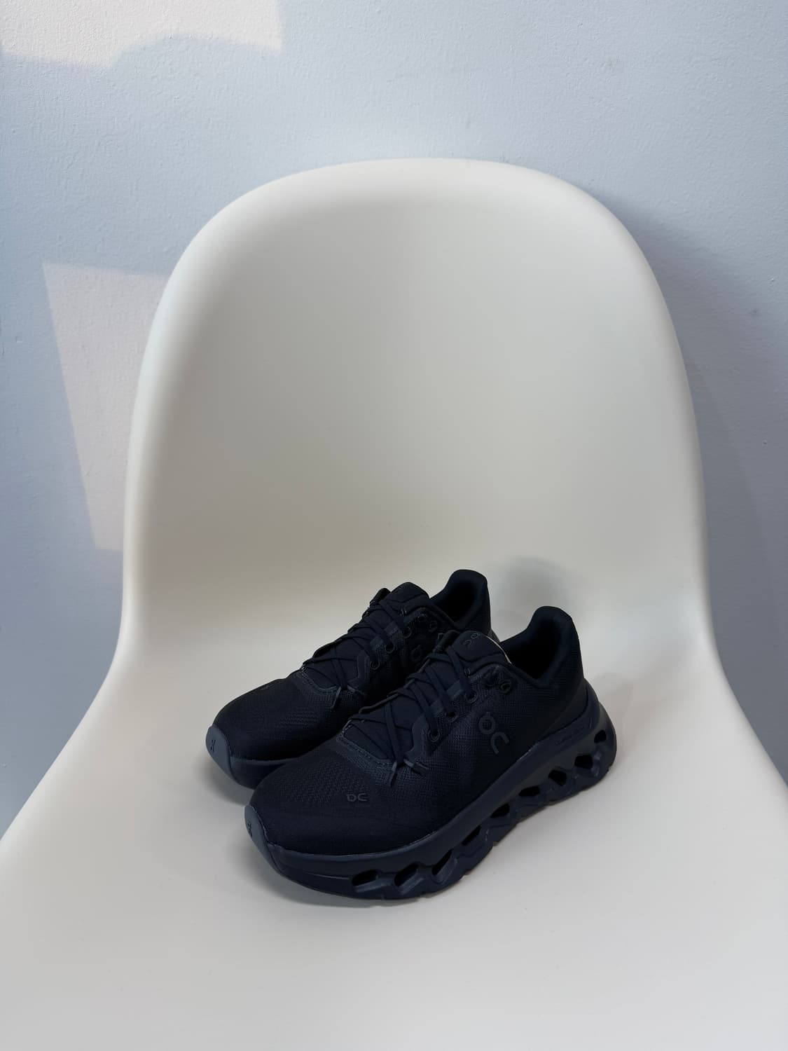 온러닝 클라우드틸트 운동화 이클립스 블랙 상품이미지1