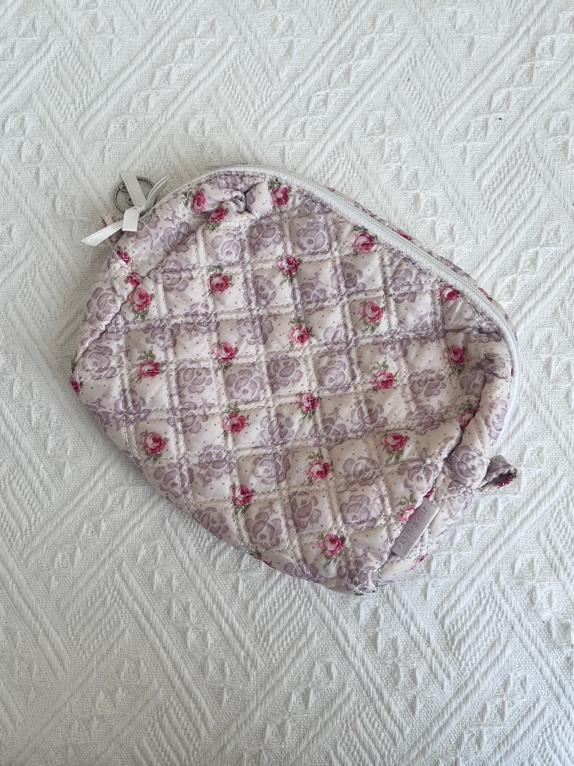 질스튜어트 플라워 퀼팅 리본 파우치 상품이미지3