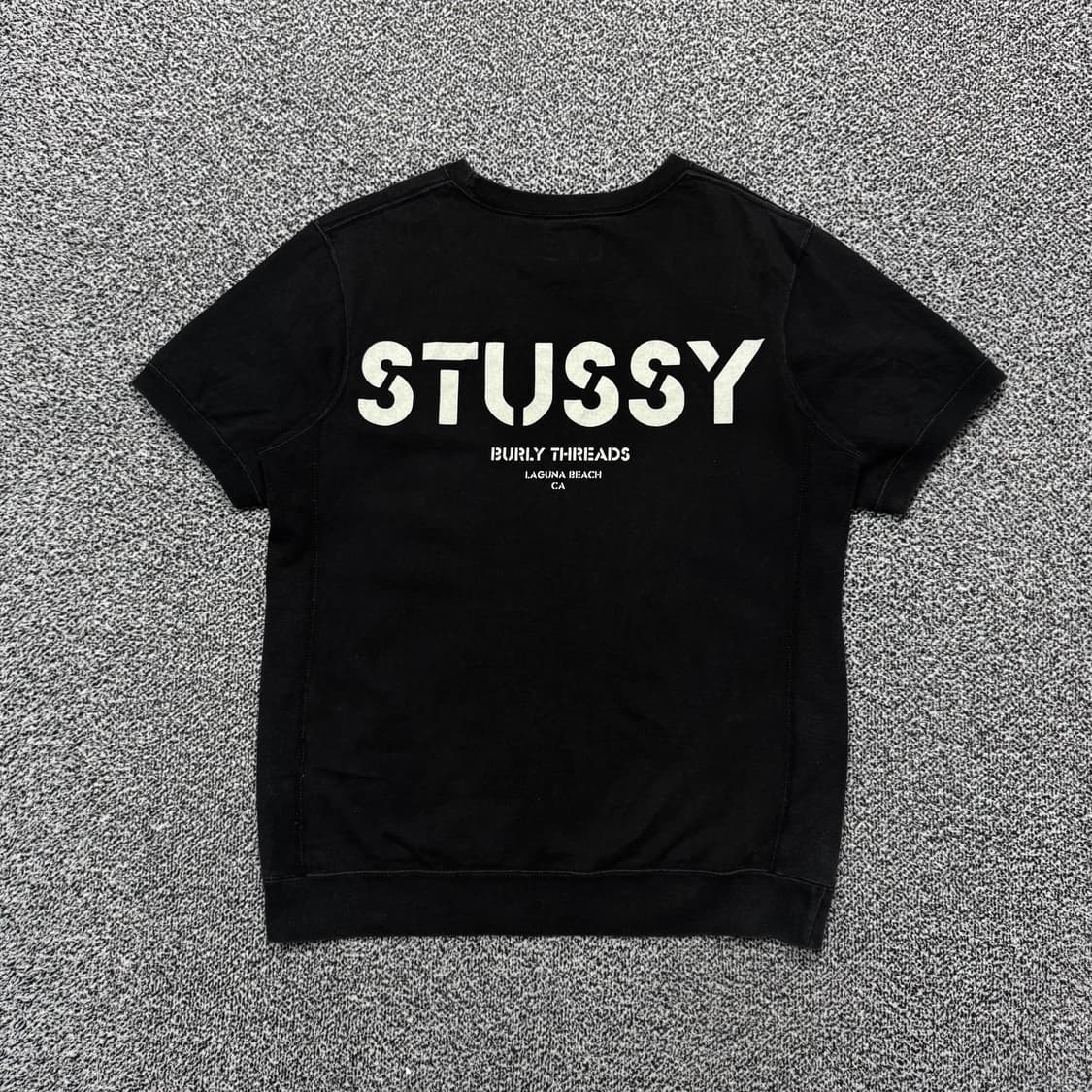 Name : 스투시 스펠아웃 후면 빅로고 블랙컬러 반팔티 :)  상품이미지1