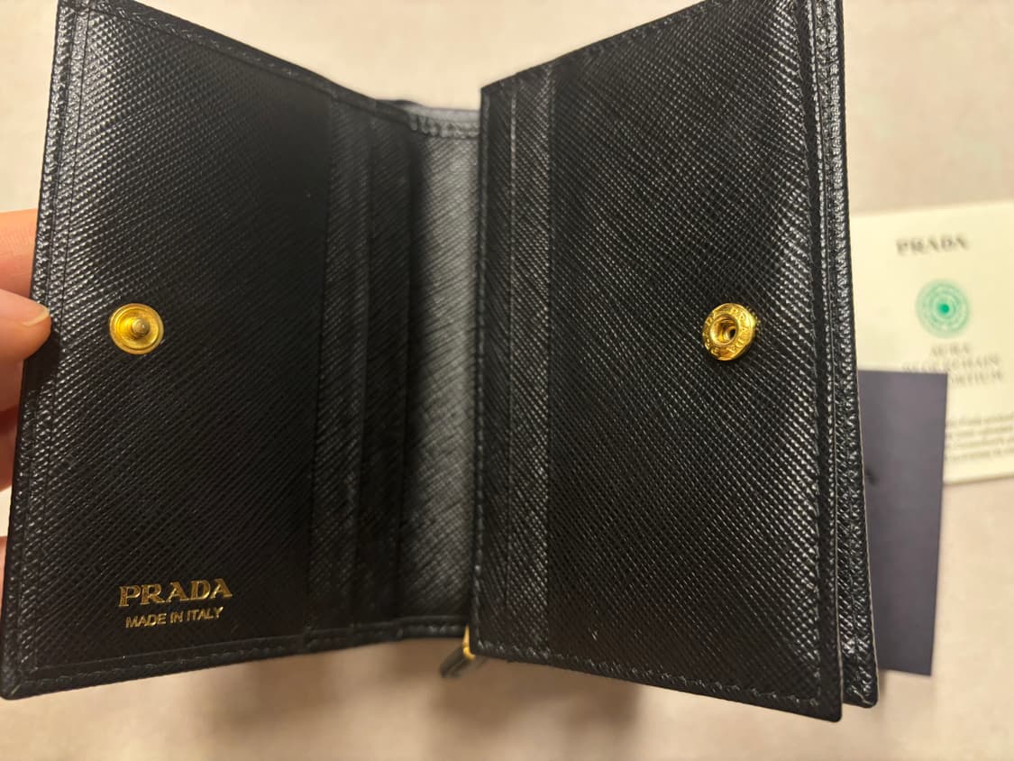프라다 사피아노 트라이앵글 로고 반지갑 상품이미지5
