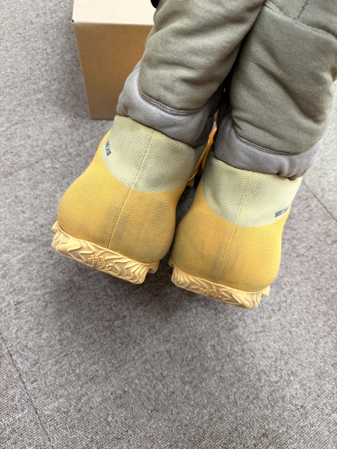 Knit RNR 니트 런너 샌드/서프리아 290사이즈 팝니다 상품이미지2