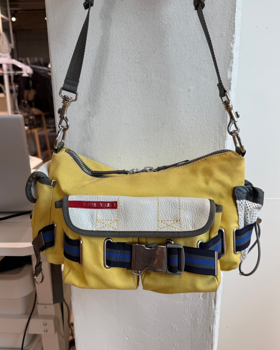 프라다 2000s 옐로우 테크니컬 버클 크로스백  상품이미지3