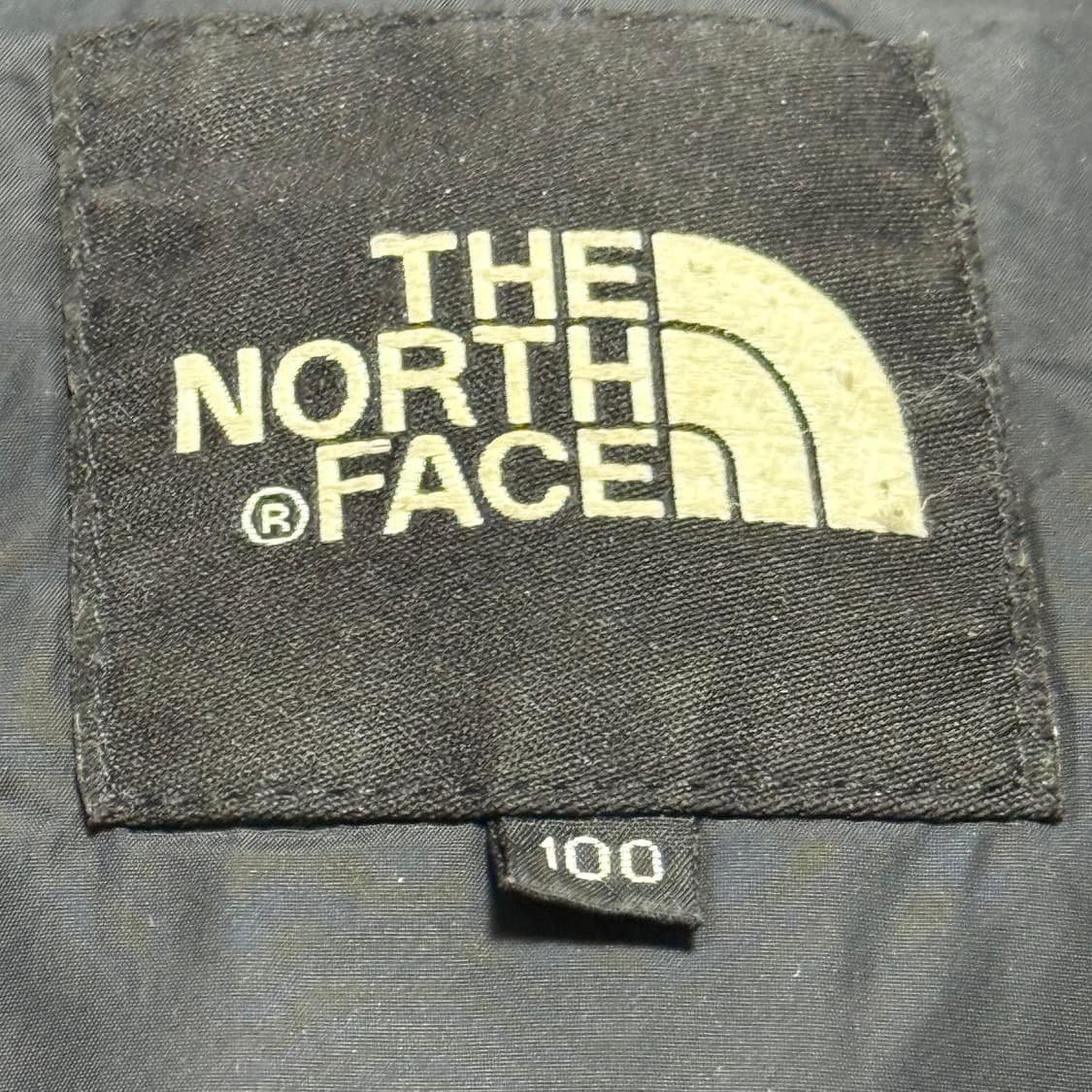 100 노스페이스 눕시 700 유광블랙 구스다운 패딩 상품이미지4