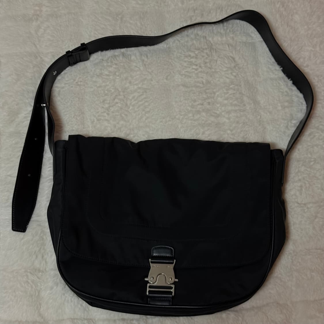 마뗑킴 빅 버클 크로스백 블랙 상품이미지1