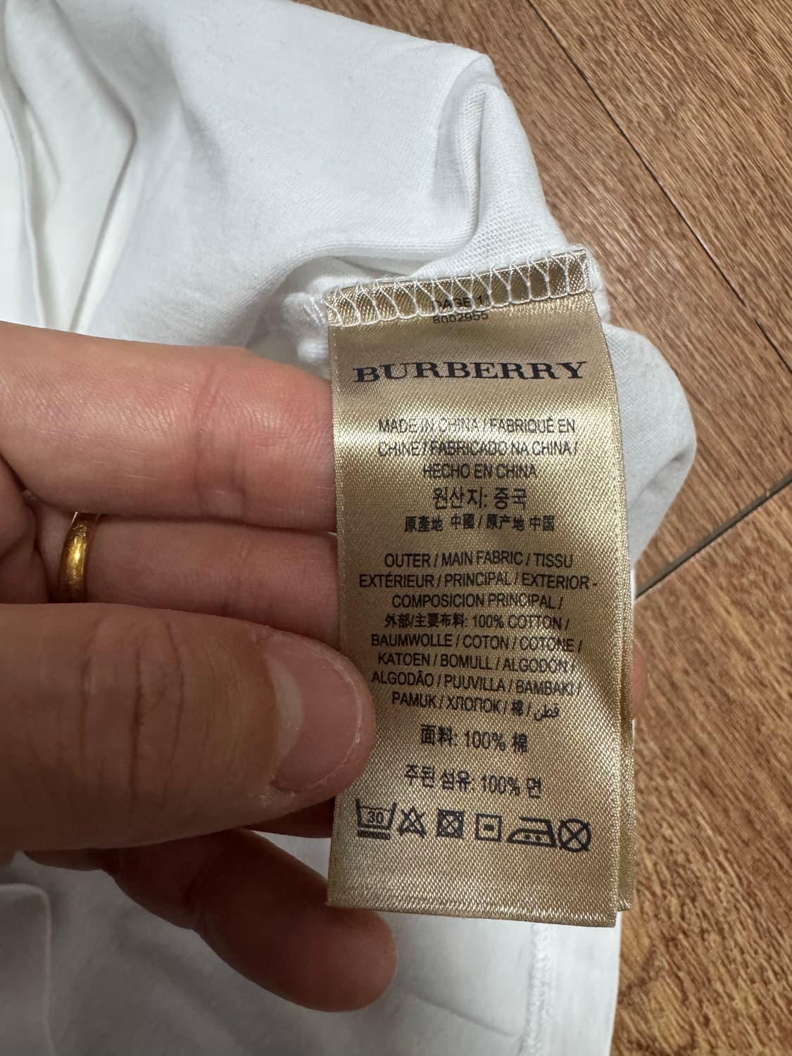 버버리 클래식 로고 화이트 티셔츠 팝니다 상품이미지5