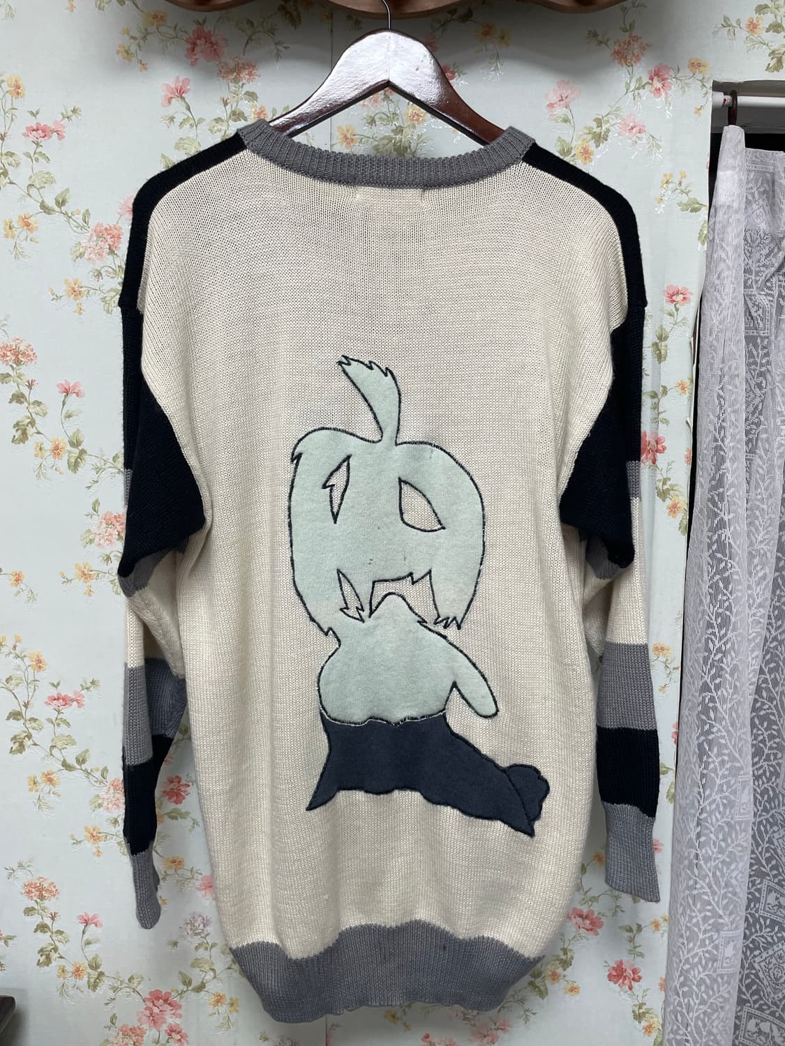캐릭터 자수 스웨터 상품이미지2