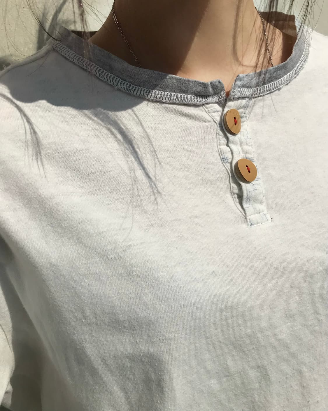 아이보리 버튼 헨리넥 롱슬리브  상품이미지3