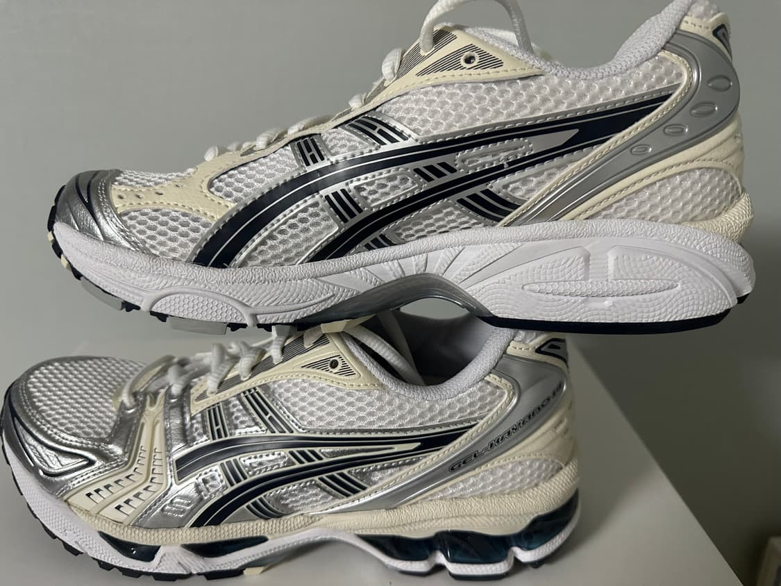 아식스 젤 카야노 14 화이트 미드나잇 245 사이즈 판매합니다. 상품이미지3
