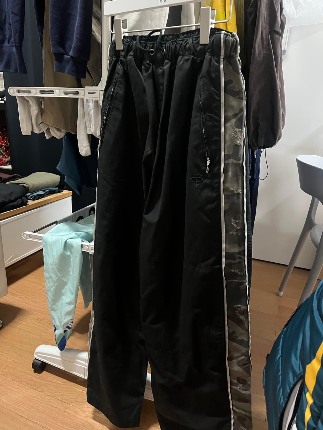 폴리테루 사이드 카모 트랙팬츠 2사이즈 팝니다 상품이미지2