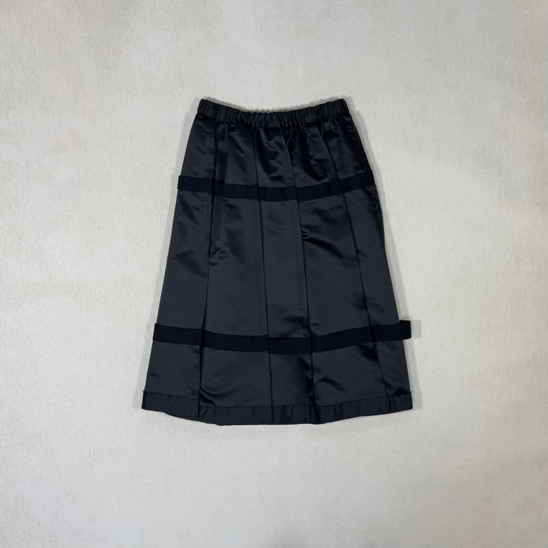 Tape Pleated Black Skirt 상품이미지3
