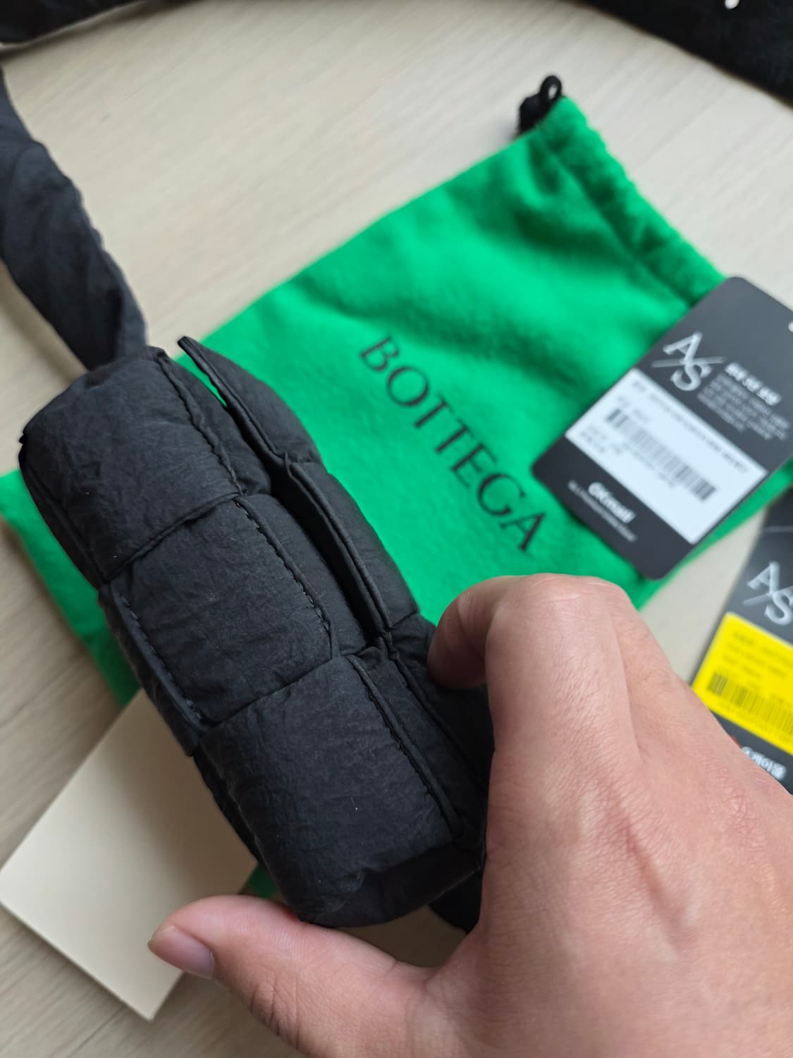 [풀구성,새상품급]보테가베네타 패딩 카세트백 블랙 상품이미지5