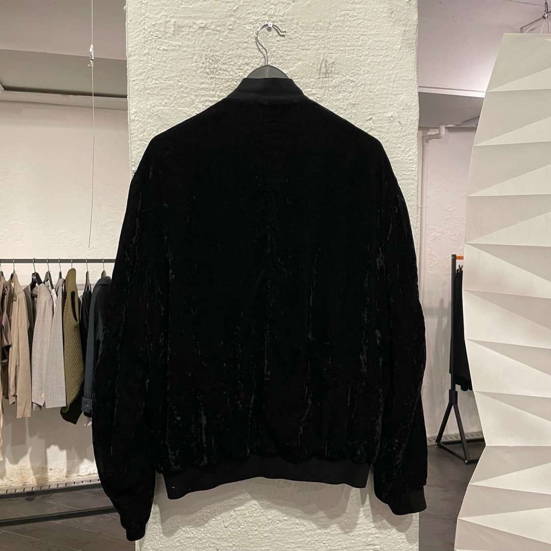 토가 비릴리스 자수 디테일 벨벳 봄버 자켓 상품이미지3