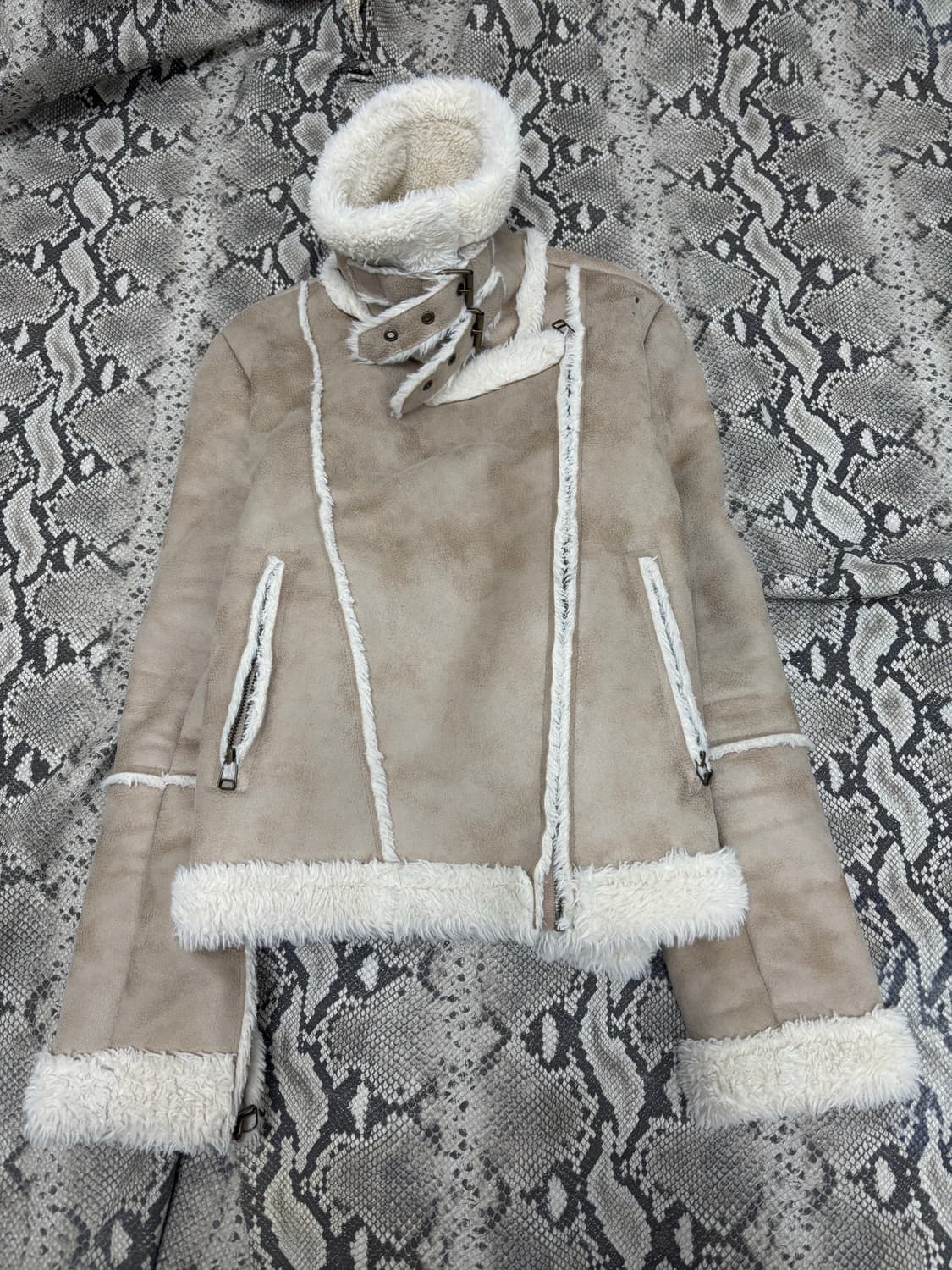 Y2K High Neck Buckle Detail Mustang 상품이미지3