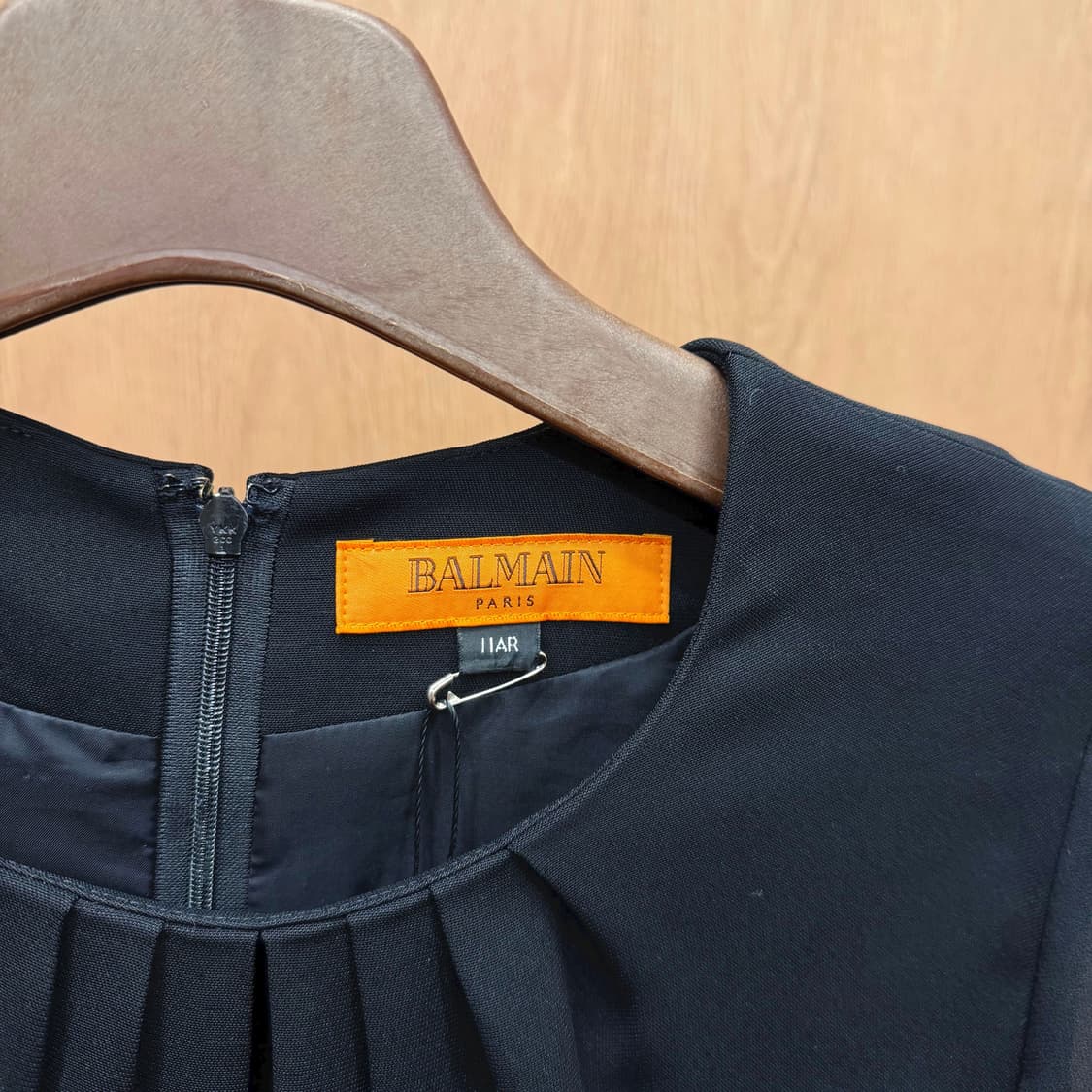 발망 롱원피스 7부 시스루 슬리브 넥라인 셔링 백지퍼 클로징 디테일 블랙 상품이미지7