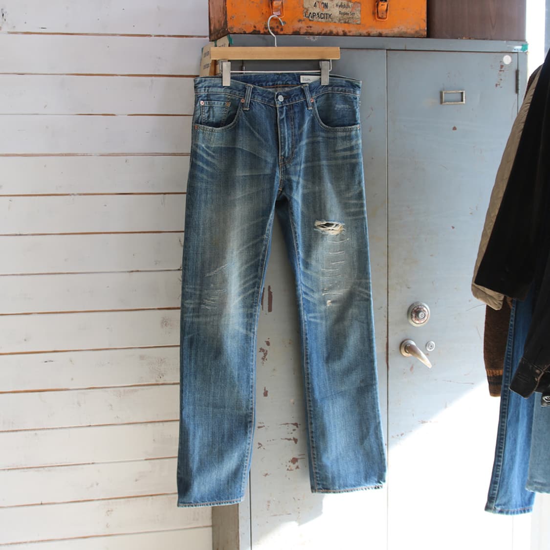 (착용컷) 리바이스 502 (남성용 34.5) 상품이미지1