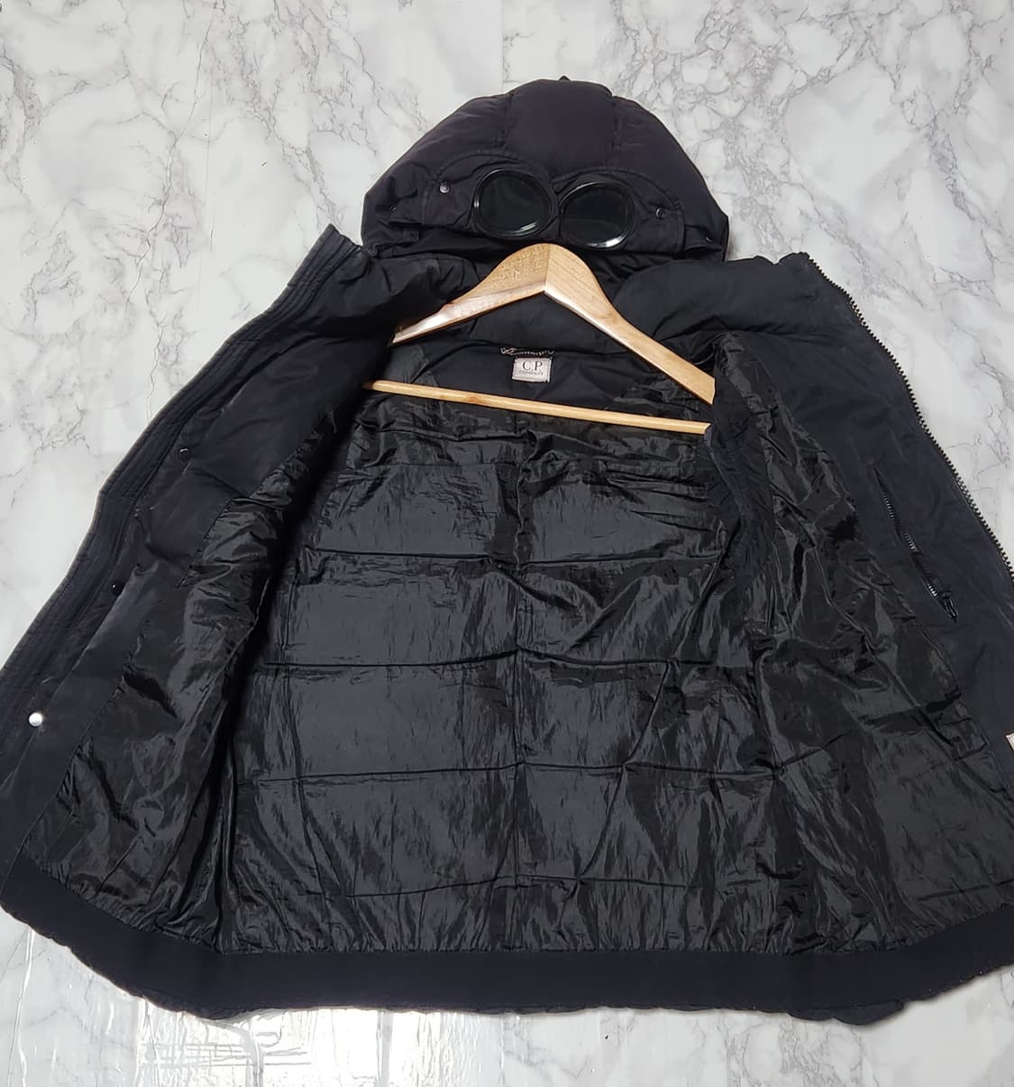 CP 컴퍼니 고글 렌즈 조끼 패딩 베스트 자켓 블랙 상품이미지6
