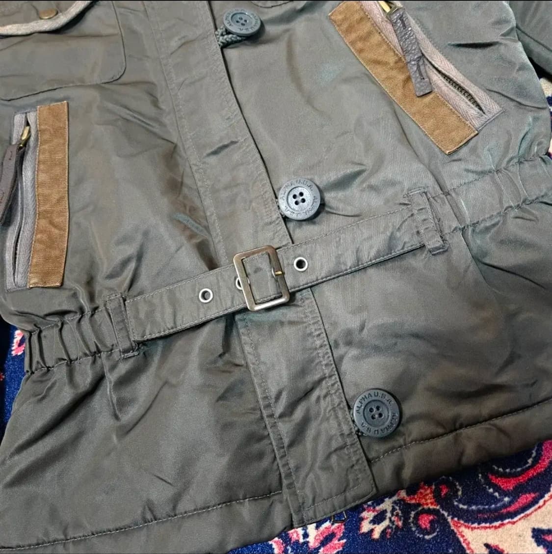 (새상품)알파인더스트리 벨티드 가죽덧댐 누빔 숏 항공 점퍼 상품이미지4