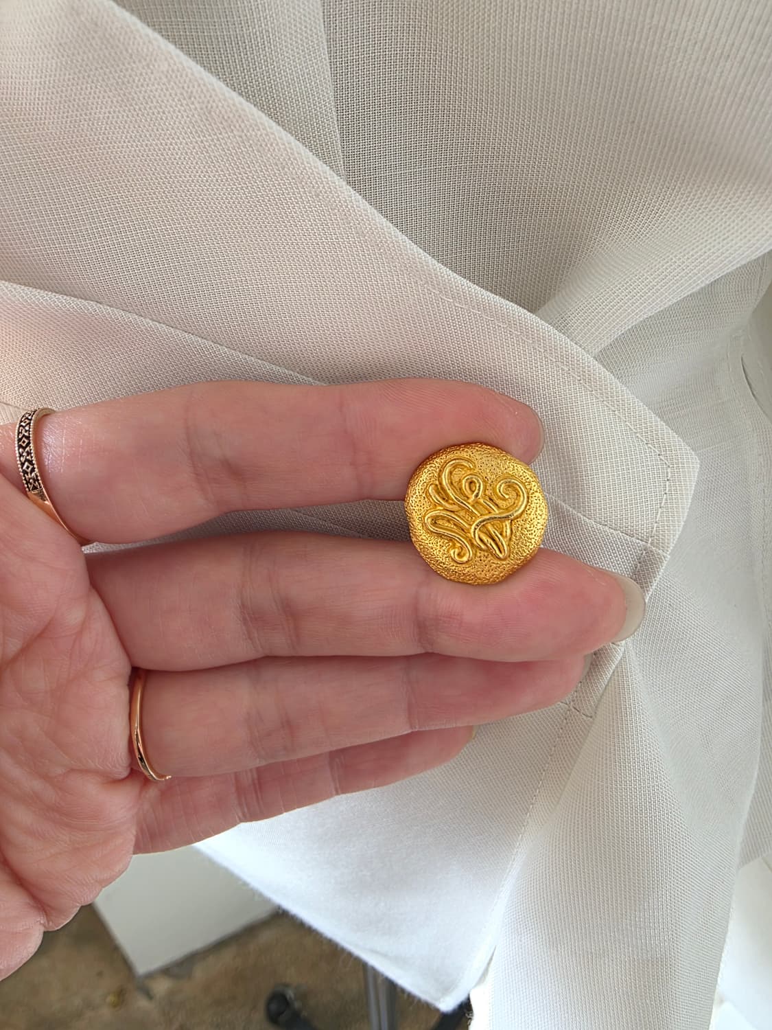 미착용 새상품 화이트 오간자 러플 랩 스타일 블라우스 상품이미지3