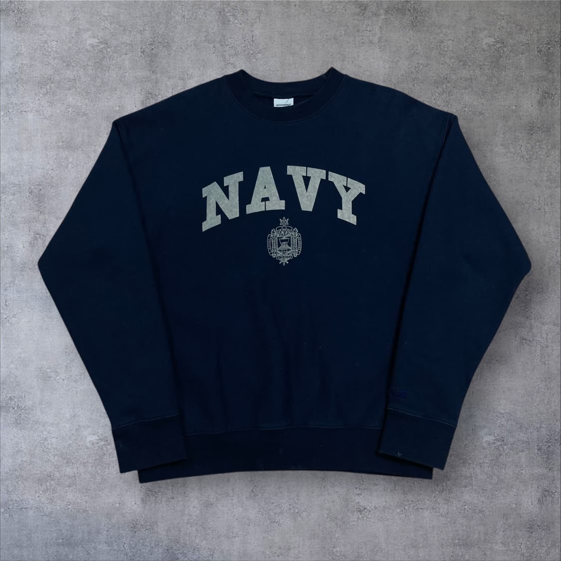 아웃스탠딩 빅로고 네이비 맨투맨 상품이미지1